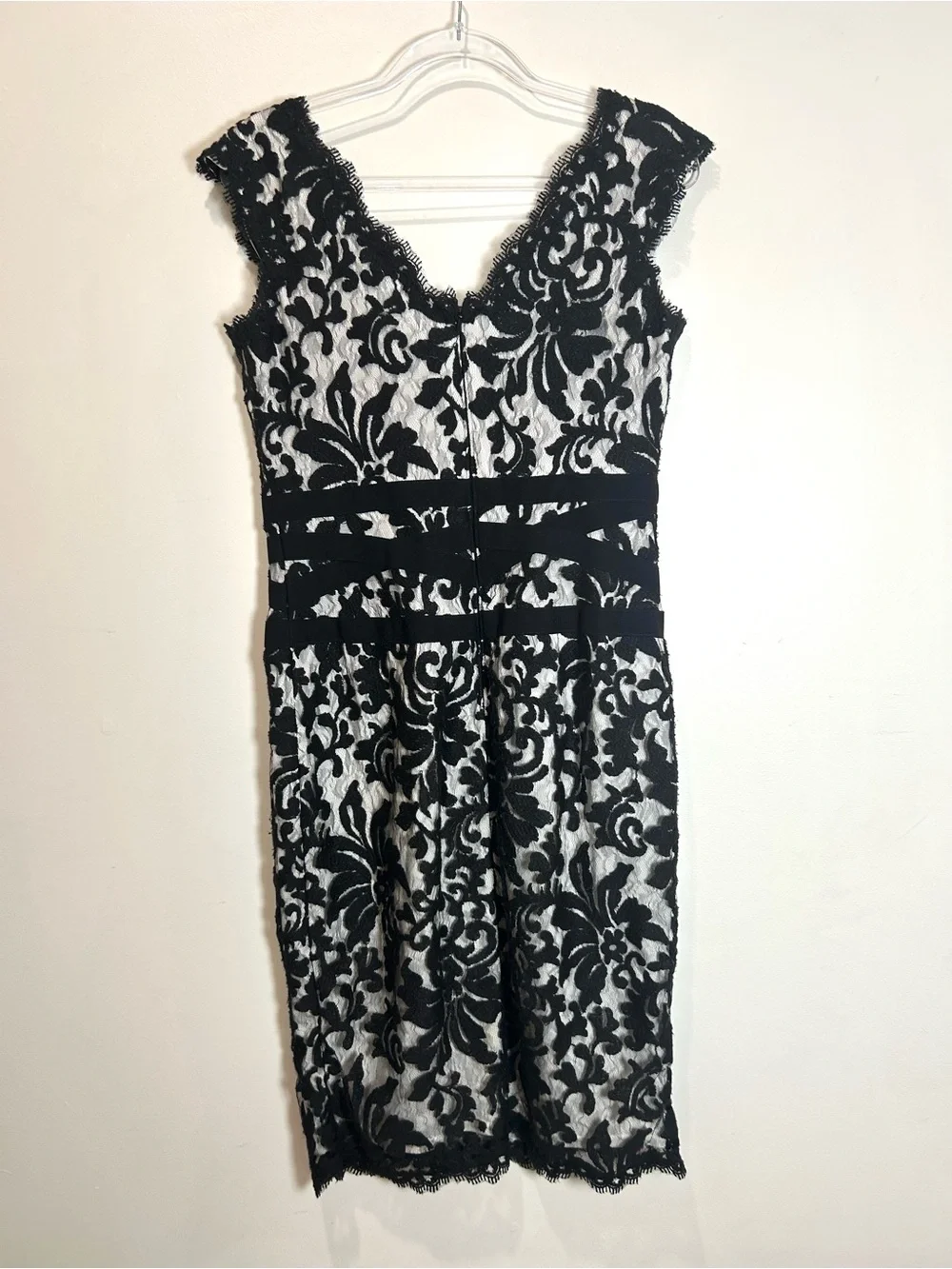 Tadashi Shoji Lace Dress Sz 8 Black Sleeveless Scallop Hem Sheath Cocktail Party